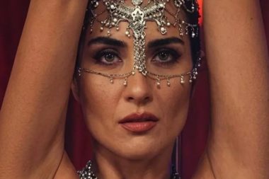 Tuba Büyüküstün fragmanı: Müstehcen görünsün diye kıl kökü eklemişler