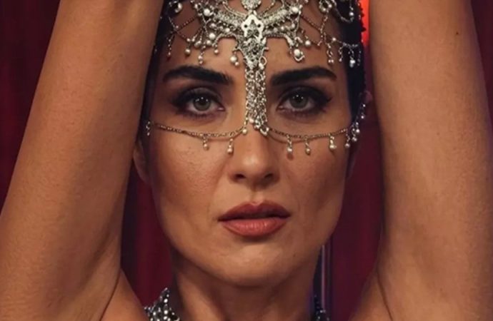 Tuba Büyüküstün fragmanı: Müstehcen görünsün diye kıl kökü eklemişler