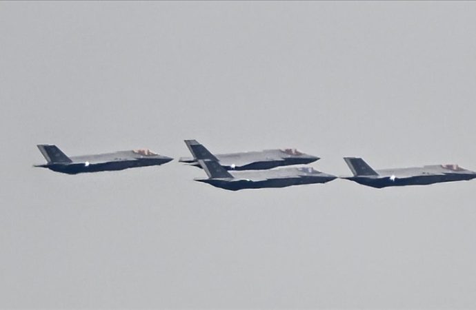 İspanya, İran saldırılarına katılan ABD uçaklarına hava sahasını kapattı