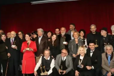 İsmet Küntay Tiyatro Ödülleri sahiplerine sunuldu