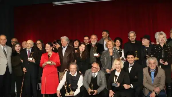 İsmet Küntay Tiyatro Ödülleri sahiplerine sunuldu