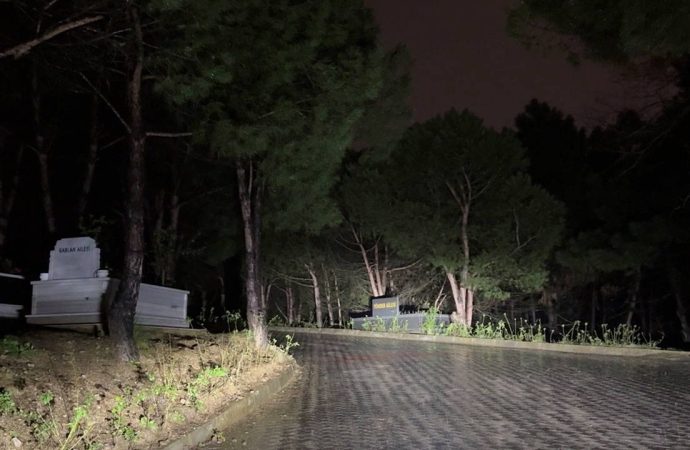 Mezarlıkta silahlı düello: İki kişi öldü