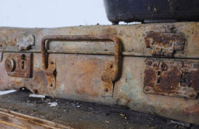 Vasiyetnamenin süresi doldu, 100 yıllık bavuldan servet çıktı