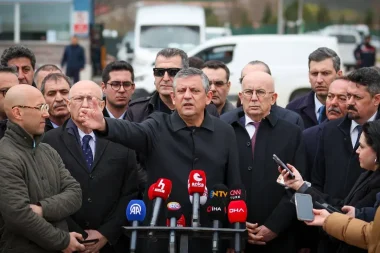 Özgür Özel 19 Mart’tan başını kaldıramıyor: Kosova maçına da gidemedi