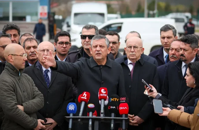 Özgür Özel 19 Mart’tan başını kaldıramıyor: Kosova maçına da gidemedi