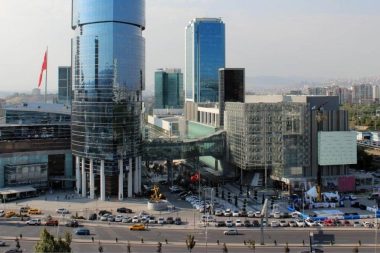 18 yaştan küçükler velisi olmadan AVM’ye giremeyecek