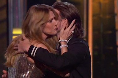 Celine Dion sahneye dönüyor