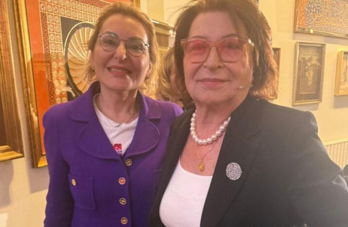 İnsanlığın pozitif duygusu kadınlar