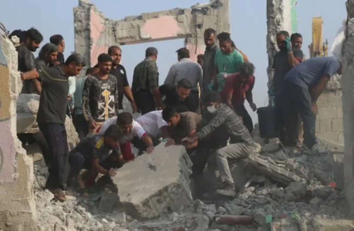 Ali Hamaney’e hiç üzülmem ama o kız çocuklarının kanı Trump ile Netanyahu’nun eline bulaştı