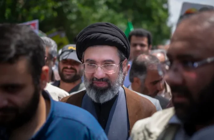 Oğul Hamaney İran’ın yeni lideri olmaya çok yakın