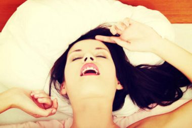 Seks sırasında çok ses çıkarmak erkeğin dikkatini dağıtır mı?