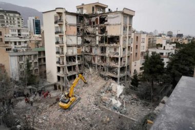 Trump, ‘İran’la barışı görüşüyoruz’ dedi, 5 gün süre verdi