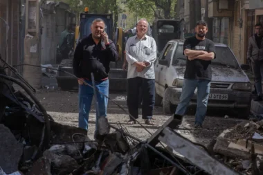 İran Suudi Arabistan’daki ABD üssünü vurdu, 12 asker yaralandı