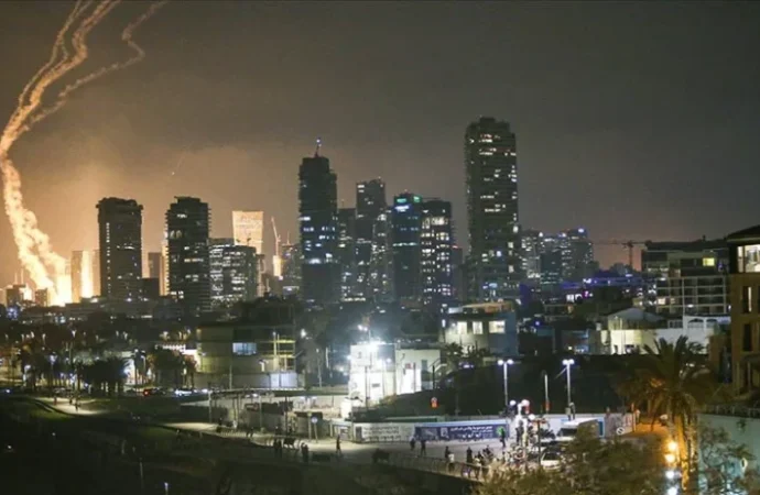 İran, Laricani’nin intikamı için İsrail’e yeni füze saldırısı yaptı