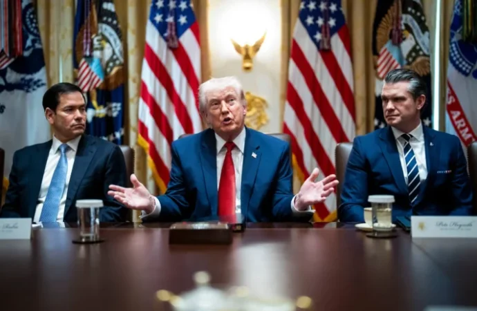 New York borsası çökünce Trump İran’a verdiği süreyi 10 gün uzattı