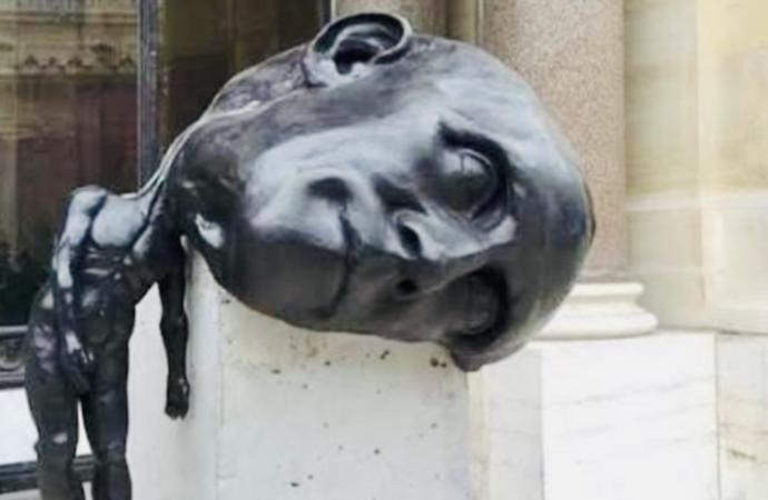 Düşünmek İstemeyen Adam Heykeli 