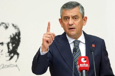 Özgür Özel çok sert: ABD, Türkiye Venezuela olsun istiyor, iktidarın darbesini o planlıyor