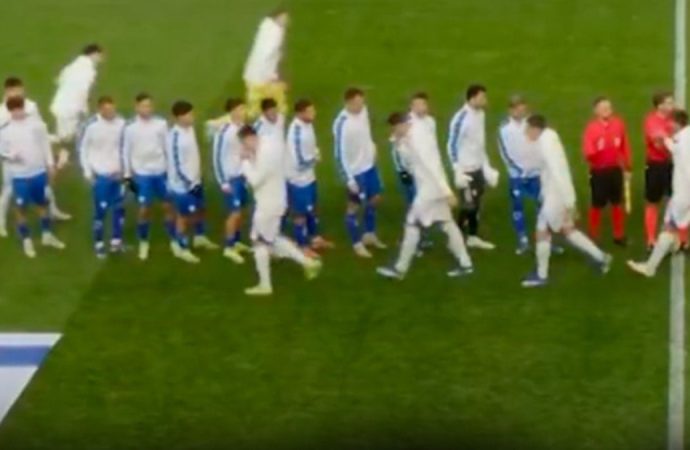 İsrailli futbolcular neye uğradığını şaşırdı: Yürüyüp gittiler