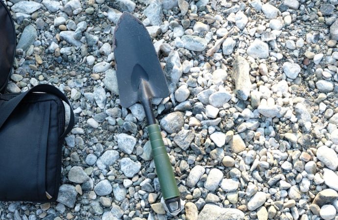 Havuz yaptırmak istiyordu: Kazma vurduğu yerden poşet dolusu altın çıktı