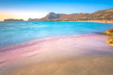 Dünyanın en iyi plajı komşuda çıktı