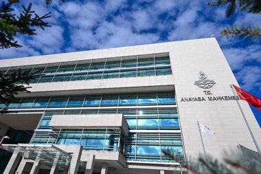 AYM isim değişikliğinin ilanını zorunlu kılan düzenlemeyi iptal etti