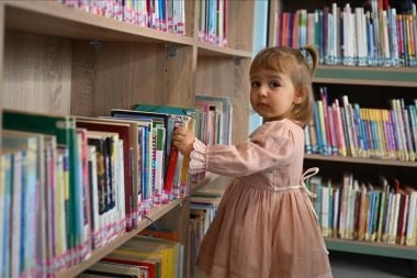 Bir aylıkken üye oldu, bir yaşını geçti, şimdi her gün kütüphanede