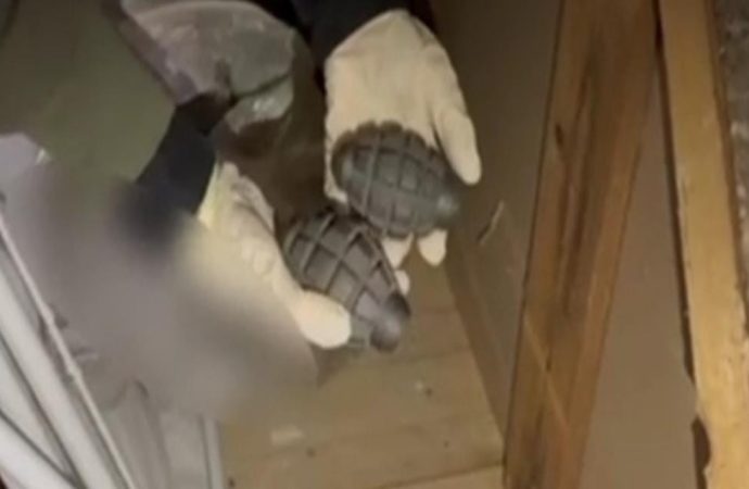 Uyuşturucu operasyonu yapılan evden havan topu mermisi çıktı