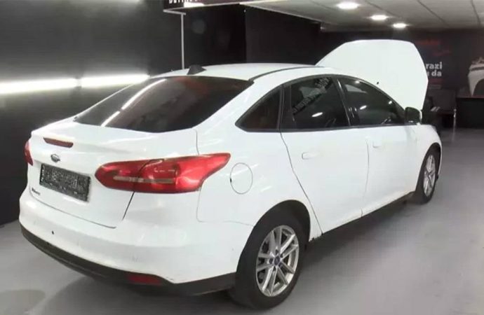 Çarşıdan aldı bir otomobil, eksper buldu iki yarım otomobil