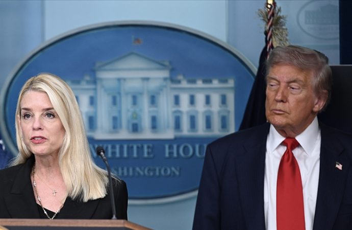 Trump,  Adalet Bakanı Bondi’yi gözden çıkardı