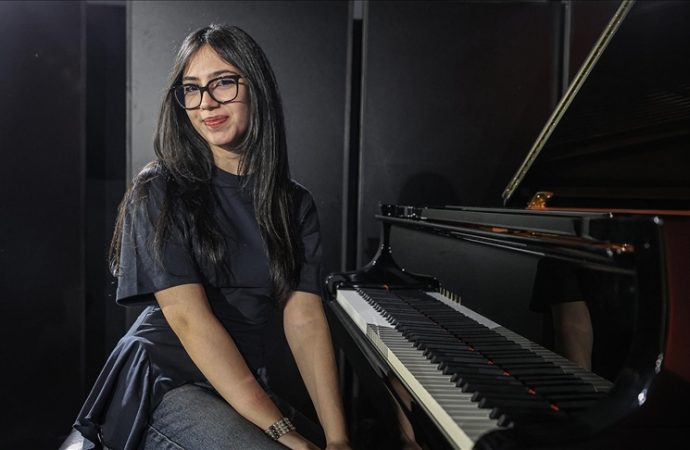 Piyanist Arya Su Gülenç yurt dışı eğitimini birincilikle taçlandırdı