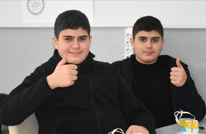 Otizm Farkındalık Günü: Otizmli tek yumurta ikizleri bilgisayar mühendisi olmak istiyor