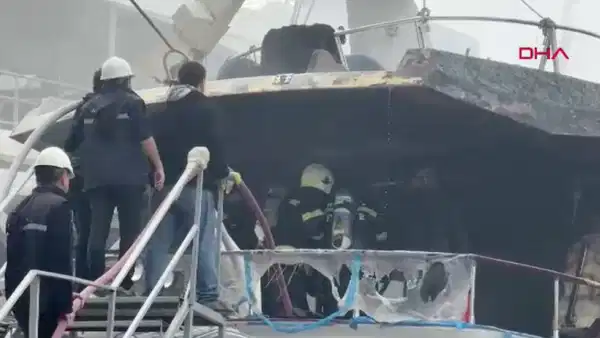 Tersanede yangın: Eski kulüp başkanının motoryatı alev alev yandı