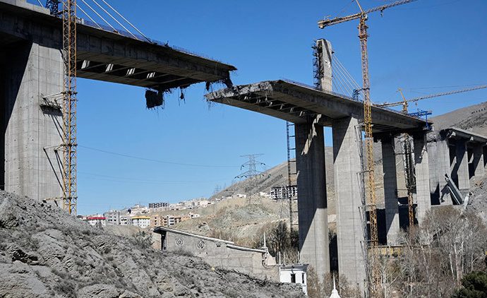 Stratejik köprü vuruldu, İran misilleme listesi yayınladı