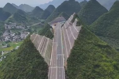 Tünel açmayıp dağı dilim dilim kestiler: Oralarda ‘güzel çevre bol’ demek ki