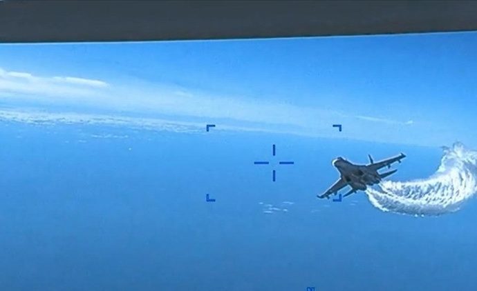 Kırım üstünde Su-30 tipi Rus savaş uçağı  düştü