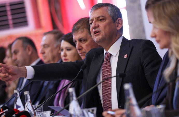 Özgür Özel’den ‘yoksulluk’ açıklaması: Sosyal demokrat müdahaleye ihtiyaç var