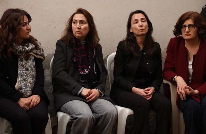 Figen Yüksekdağ kardeşinin cenaze törenine katıldı