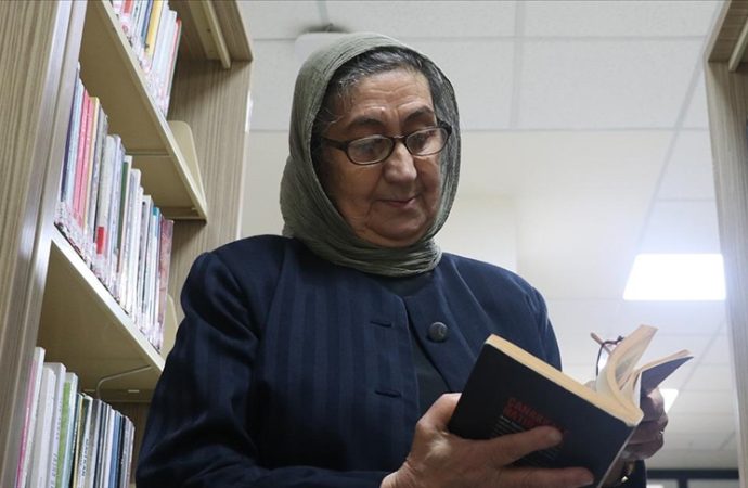 13 yıl önce hastanede hayatına girip alışkınlık yaptı: 94 kitap okudu, ‘yılın okuru’ seçildi