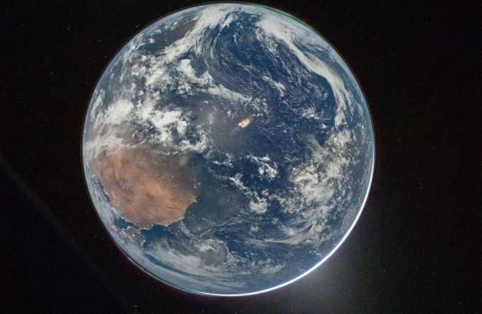 Soluk Mavi Nokta’ya bir kez daha bakın ve 21. yüzyılda yaşadığımız din savaşını düşünün