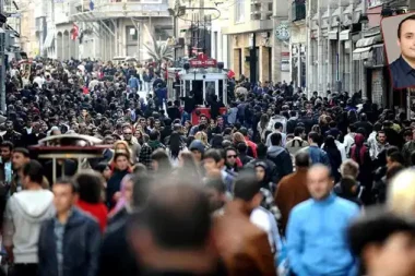 Araştırma: Gençler siyasetten ümidini kesiyor