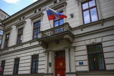 İki ülkenin konsolosluk kavgası: Binayı boşaltsın diye elektriği kestiler