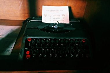 Üniversitede daktilo zorunluluğu: Yapay zekadan uzak dursunlar