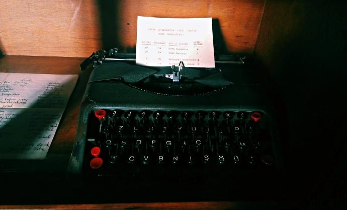 Üniversitede daktilo zorunluluğu: Yapay zekadan uzak dursunlar