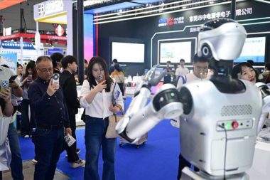 Makine sektörü temsilcileri Çin fuarına çıkarma yaptı