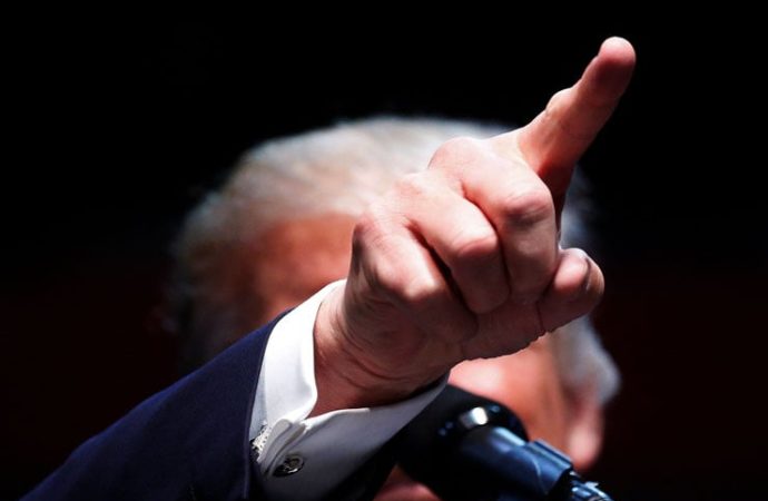 Trump delirip ağzını da bozdu: Açın şu s…min boğazını, çılgın p*çler!