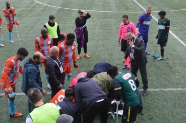 Hakemler kalp masajı yaptı, teknik direktör kurtarılamadı