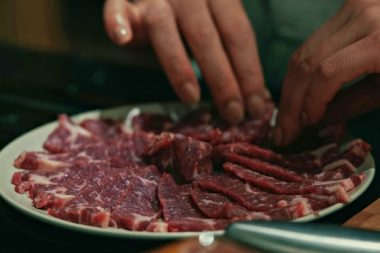 Vejetaryen eski sağlık bakanından demansa karşı öneri: Et yiyin