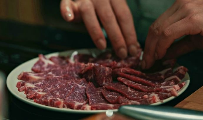 Vejetaryen eski sağlık bakanından demansa karşı öneri: Et yiyin