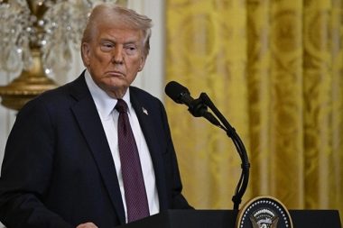 Ünlü Fransız dergisi kapaktan girdi: Trump, Beyaz Saray’ı büyük soyuyor