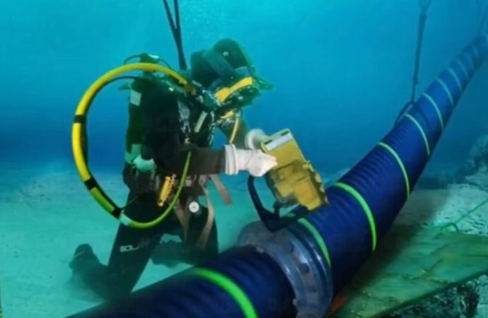 İran’dan kritik tehdit: Dünyanın internetini keseriz